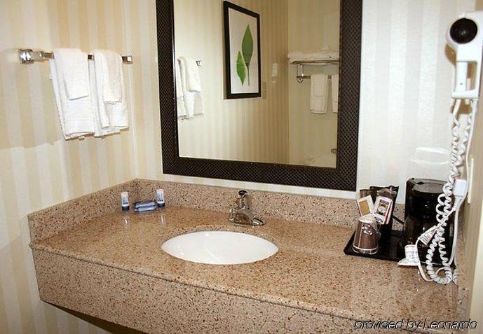 Fairfield Inn & Suites By Marriott Fairmont Pokoj fotografie