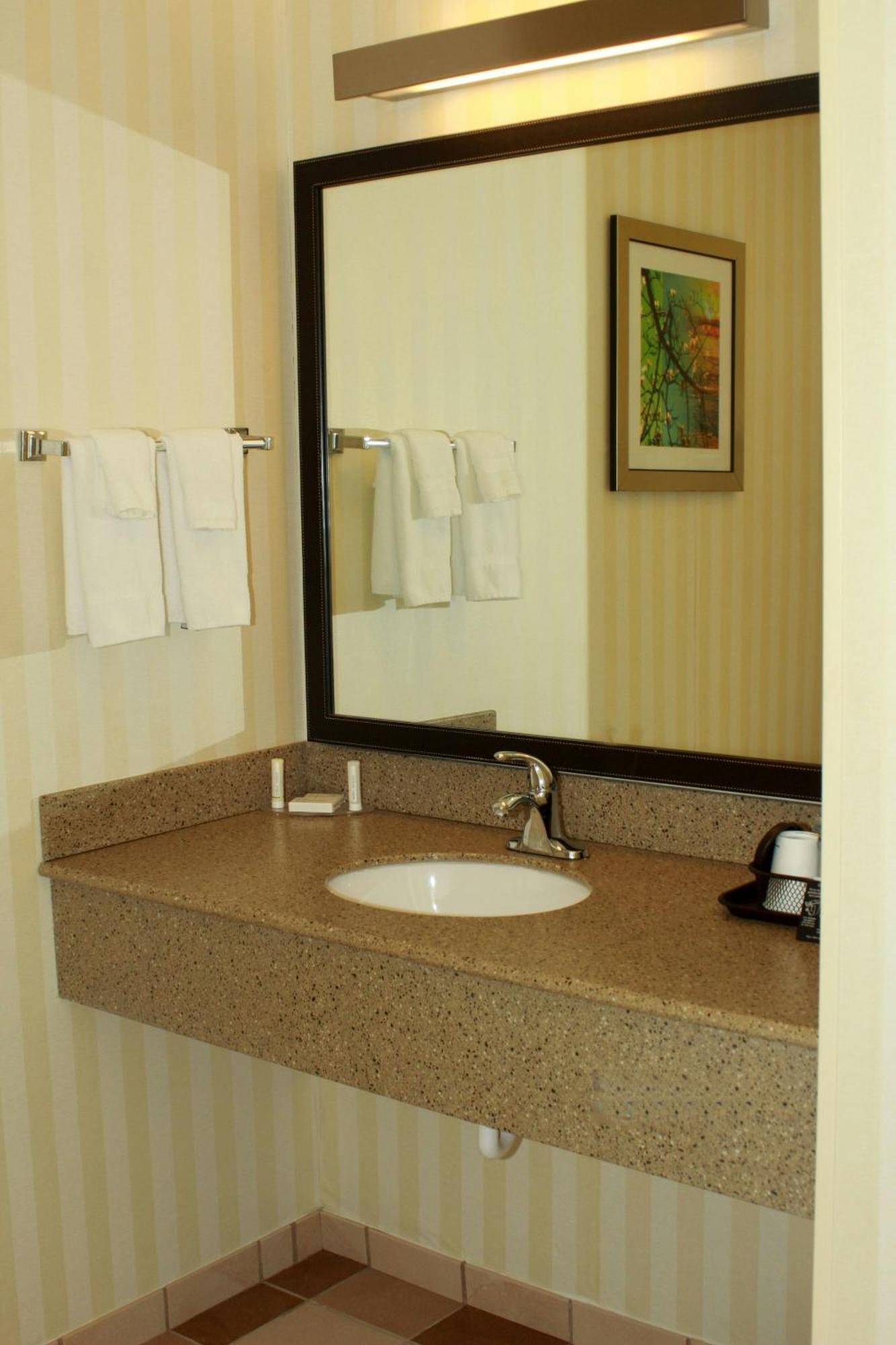 Fairfield Inn & Suites By Marriott Fairmont Exteriér fotografie