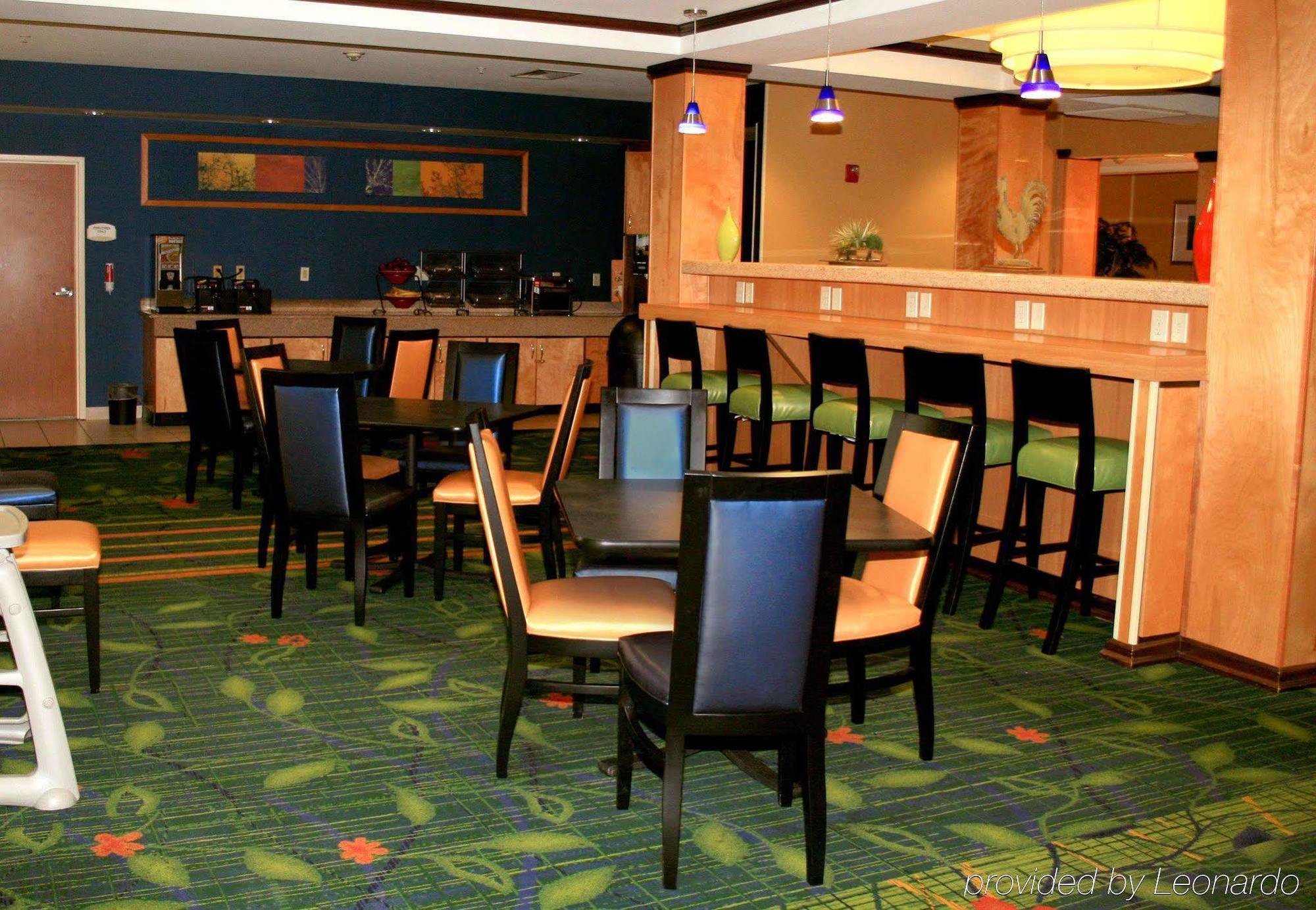 Fairfield Inn & Suites By Marriott Fairmont Restaurace fotografie